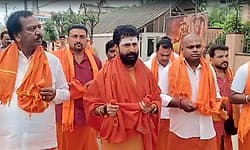 ದತ್ತಜಯಂತಿ; ಸಿ.ಟಿ.ರವಿ ನೇತೃತ್ವದಲ್ಲಿ ಮಾಲಾಧಾರಿಗಳಿಂದ ಮನೆ ಮನೆಗೆ ತೆರಳಿ ಭಿಕ್ಷಾಟನೆ