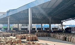 ರಾಯಚೂರು ಎಪಿಎಂಸಿಗೆ ಆಂಧ್ರ, ತೆಲಂಗಾಣ ಭತ್ತ ಲಗ್ಗೆ!