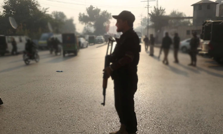 Peshawar: ಅಪರಿಚಿತ ಬಂದೂಕುಧಾರಿಗಳ ದಾಳಿಗೆ ನಾಲ್ವರು ಪೊಲೀಸರು ಬಲಿ..!