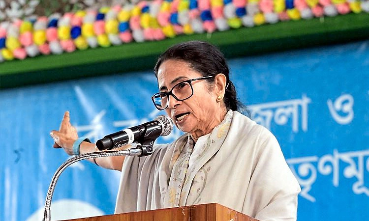 ದೋಷಪೂರಿತ ಮತ ಪಟ್ಟಿ ಪರಿಷ್ಕರಣೆ ನಿಲ್ಲಿಸಿ: ಆಯೋಗಕ್ಕೆ ದೀದಿ ಪತ್ರ 