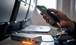 ವಿಮಾನದಲ್ಲಿ ಪವರ್‌ ಬ್ಯಾಂಕ್‌, ಮೊಬೈಲ್‌ ಚಾರ್ಜಿಂಗ್‌ ಬ್ಯಾನ್‌ 