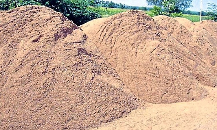 Sulya: ಅಕ್ರಮ ಮರಳು ಸಾಗಾಟ - ಟಿಪ್ಪರ್ ವಶ