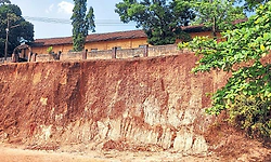 Puttur: ಕೊಂಬೆಟ್ಟು ಮೈದಾನಕ್ಕೆ ಧರೆ ಕಂಟಕ!