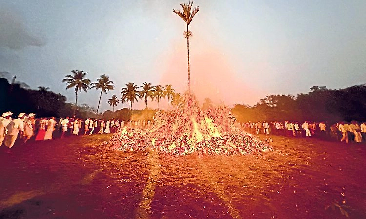 Bajpe: ಅರ್ಥಪೂರ್ಣ, ಆಕರ್ಷಕ ಕುಡುಬಿಗಳ ಹೋಳಿ