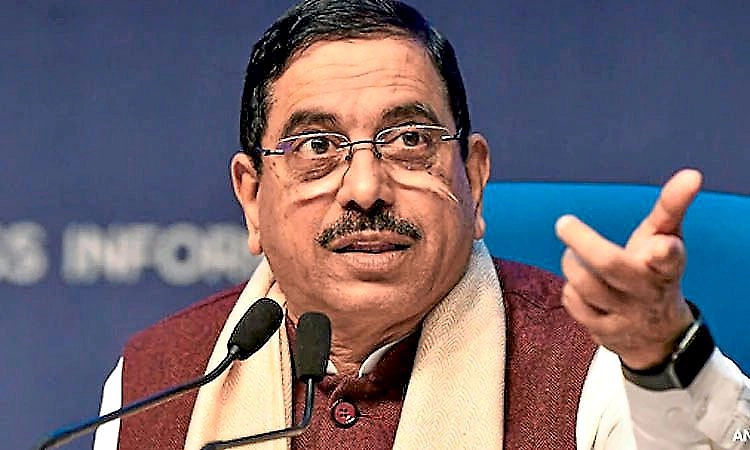 ಸಿಎಂ, ಡಿಸಿಎಂ ಹಾಲು ಜೇನಲ್ಲ, ಅಲ್ಕೋಹಾಲ್ ಜೇನು: ಸಚಿವ ಜೋಶಿ 