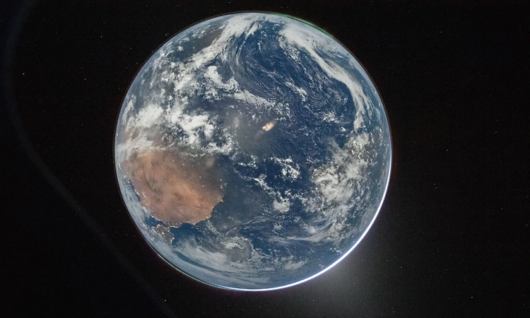 Artemis II's moon-bound astronauts capture Earth's brilliant blue beauty 
