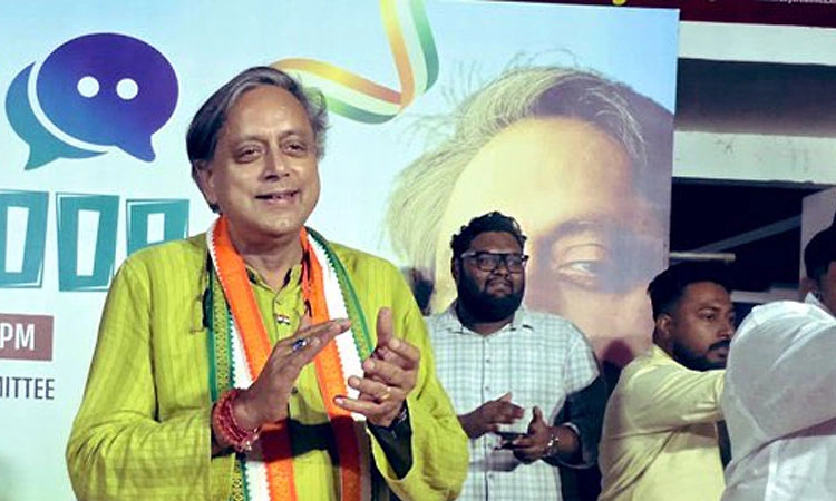 Kerala; ಶಶಿ ತರೂರ್ ಬೆಂಗಾವಲು ವಾಹನಕ್ಕೆ ತಡೆ:ಸಿಬಂದಿ ಮೇಲೆ ಗುಂಪಿನಿಂದ ಹಲ್ಲೆ!