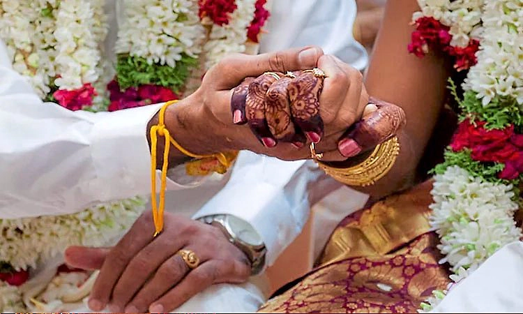 ಮದುವೆಗೆ ಬಾರದೆ ಕುಡಿಯುತ್ತಾ ಕುಳಿತ ವರ! ಕಠಿಣ ನಿರ್ಧಾರ ಕೈಗೊಂಡ ವಧು!