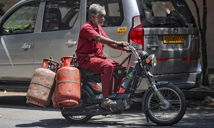 India's LPG consumption slides 16% in April amid West Asia conflict
