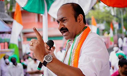 BJP, Yuva Morcha activists wave black flags at CM Satheesan's convoy in Kannur