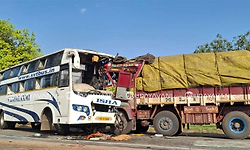 ಸಿದ್ದಾಪುರ: ಬಸ್-ಲಾರಿ ನಡುವೆ ಭೀಕರ ಅಪಘಾತ; 9 ಮಂದಿಗೆ ಗಾಯ;  ಓರ್ವನ ಸ್ಥಿತಿ ಗಂಭೀರ