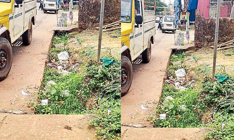 ಕಡಬ: ತೋಡಿನ ಹೂಳು ಇನ್ನೂ ತೆರವಾಗಿಲ್ಲ