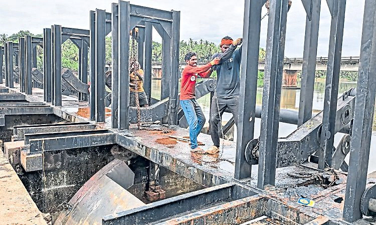 Kundapur: 120 ಕಿಂಡಿ ಅಣೆಕಟ್ಟುಗಳ ಹಲಗೆ ತೆರವು