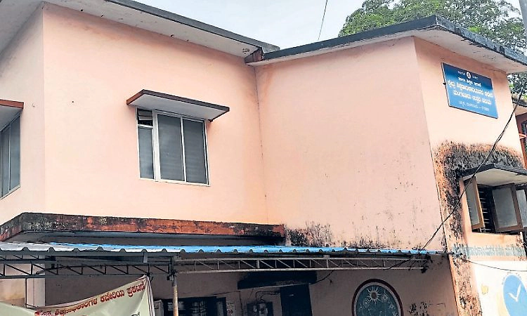 ಸೋರುತಿದೆ ಮಂಗಳೂರು ಬಿಇಒ ಕಚೇರಿ!