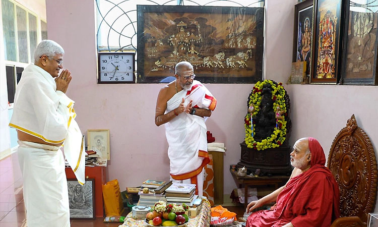 ಶೃಂಗೇರಿ ಶಾರದಾ ಪೀಠಕ್ಕೆ ಕೇಂದ್ರ ಸಚಿವ ಶೆಖಾವತ್ ಭೇಟಿ