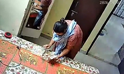 CCTV captures woman stealing jewellery, threatens to remove clothes after being caught