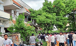 Gangavathi ಸಾಲ ಬಾಧೆ: ಪತ್ನಿ, ಪುತ್ರನ ಜೊತೆ ನೇಣಿಗೆ ಶರಣಾದ ಚಿನ್ನದ ವ್ಯಾಪಾರಿ