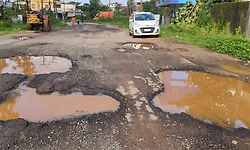 ಮಣಿಪಾಲ: ಡಿಸಿ ಕಚೇರಿ ರಸ್ತೆಯಲೇ ಸಂಚಾರ ನರಕಯಾತನೆ