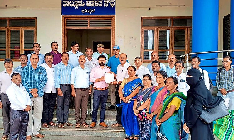 Bhatkal: ಅನುದಾನಿತ ಶಾಲಾ ನೌಕರರ ವಿವಿಧ ಬೇಡಿಕೆಗಳ ಈಡೇರಿಕೆಗೆ ಆಗ್ರಹ