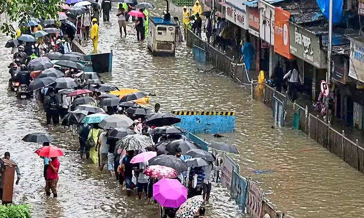 Mumbai: ಮಳೆಗೆ ಜನ ಹೈರಾಣು... ವಿವಿಧೆಡೆ ಅಪಾರ ಹಾನಿ