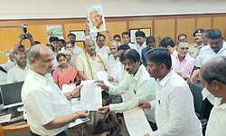 ಗದಗ-ಬೆಟಗೇರಿ ನಗರಸಭೆಯ 21 ಕಾಂಗ್ರೆಸ್ ಸದಸ್ಯರಿಂದ ಸಾಮೂಹಿಕ ರಾಜೀನಾಮೆ!