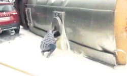 Tanker overturns in Bengaluru, 14,000 litres of milk spilled on road