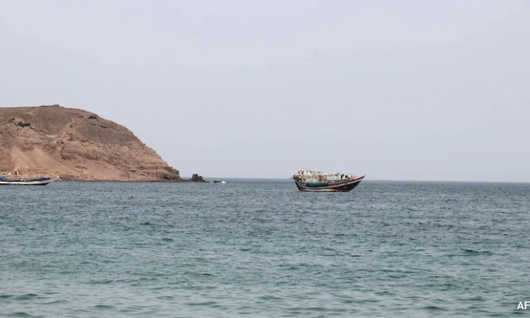 Yemen clashes kill 81 as Houthis push towards Red Sea chokepoint