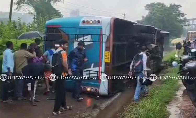 ಪಣಂಬೂರು: ಖಾಸಗಿ ಎಕ್ಸ್‌ಪ್ರೆಸ್ ಬಸ್ ಪಲ್ಟಿ: ಓರ್ವನಿಗೆ ಗಾಯ, ತಪ್ಪಿದ ಭಾರಿ ಅನಾಹುತ