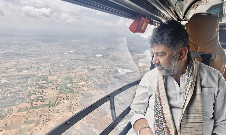 ಬರಪೀಡಿತ ಪ್ರದೇಶಗಳ ವೈಮಾನಿಕ ಸಮೀಕ್ಷೆ ನಡೆಸಿದ ಸಿಎಂ ಡಿ.ಕೆ.ಶಿವಕುಮಾರ್