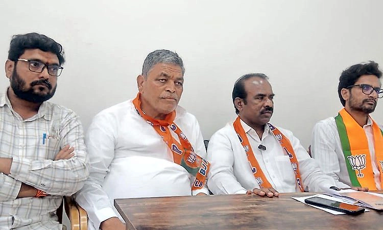 ಬರಗಾಲ ಪಟ್ಟಿ ಪ್ರಭಾವಿಗಳಿಗೆ ಮಣೆ, ರೈತರಿಗೆ ಅನ್ಯಾಯ: ಎಂಎಲ್‌ಸಿ ರವಿಕುಮಾರ ಆರೋಪ