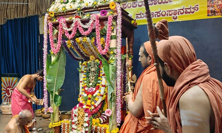 Sirsi: ಯೋಧರ ರಕ್ಷಣೆಗಾಗಿ ಸ್ವರ್ಣವಲ್ಲೀ ಮಠದಲ್ಲಿ 8 ಲಕ್ಷ ತುಳಸಿ ಅರ್ಚನೆ