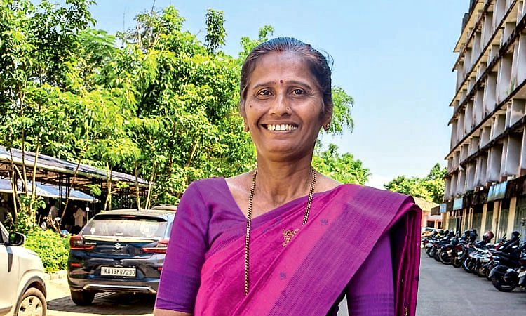 ಅತ್ಯುತ್ತಮ ಶಿಕ್ಷಕೇತರ ಸಿಬ್ಬಂದಿ ಪ್ರಶಸ್ತಿಗೆ ಆಳ್ವಾಸ್ ಪದವಿಪೂರ್ವ ಕಾಲೇಜಿನ ಅನಿತಾ ವಿ. ಜೈನ್