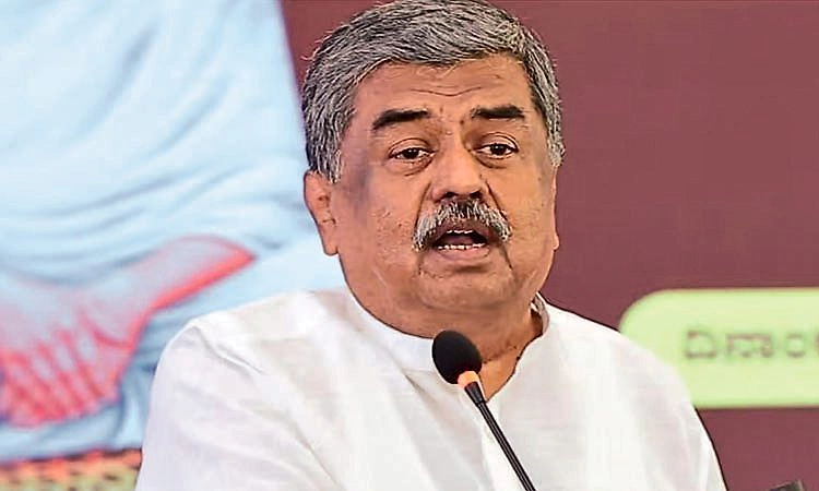 ಪ್ರದೀಪ್ ಈಶ್ವರ್‌ ಬಗ್ಗೆ ಮಾತಾಡೋರು ಮೊದಲು ಬಿವೈವಿ-ಯತ್ನಾಳ್ ಬಗ್ಗೆ ಮಾತನಾಡಲಿ: ಹರಿಪ್ರಸಾದ್
