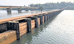 ತಿಂಗಳು ಮೊದಲೇ ಅಣೆಕಟ್ಟುಗಳಿಗೆ ಹಲಗೆ