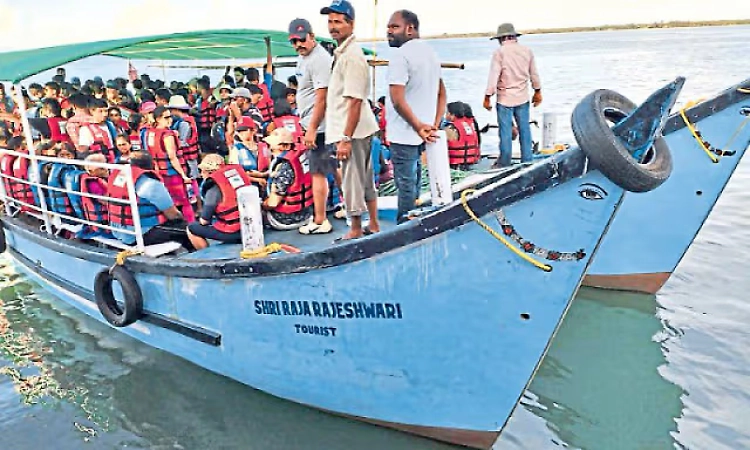 Malpe beach water sports and St. Mary’s Island boat services resume after Montha cyclone break