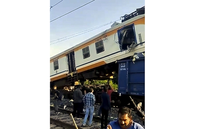 5 dead, 14 injured as passenger train collides with goods train in Chhattisgarh's Bilaspur