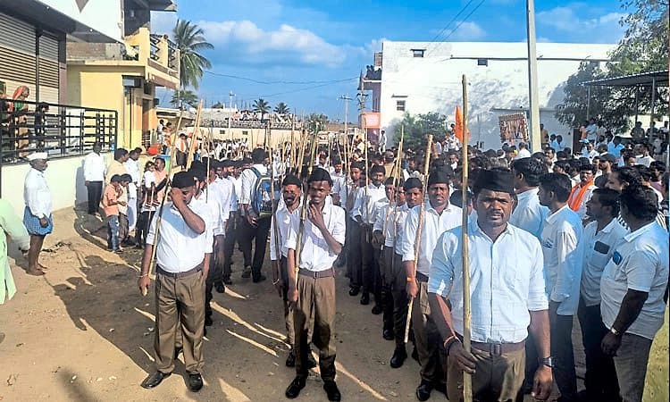 Yadagiri: ಕೆಂಭಾವಿಯಲ್ಲಿ ಗಣವೇಷಧಾರಿಗಳಿಂದ ಪಥಸಂಚಲನ ಆರಂಭ