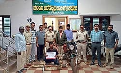 Sagara: ಶ್ರೀಗಂಧದ ಮರ ಕಡಿತ; ಆರೋಪಿ ಬಂಧನ, ಸ್ವತ್ತುಗಳ ವಶ