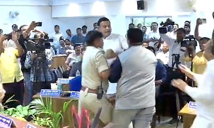 Bidar district progress review meeting disrupted after clash between MLA and MLC