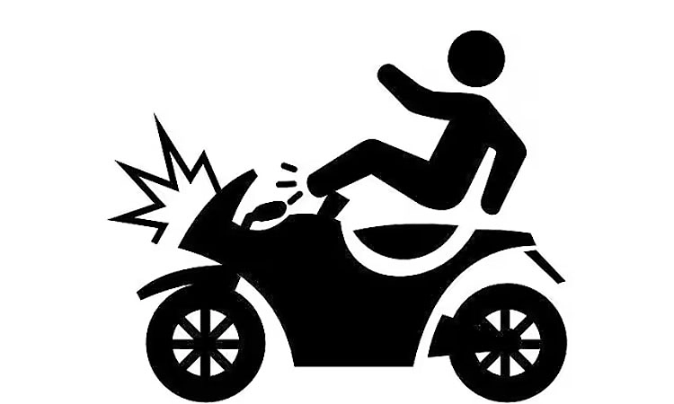 Biker dies after hitting roadside barricade in Aranthodu