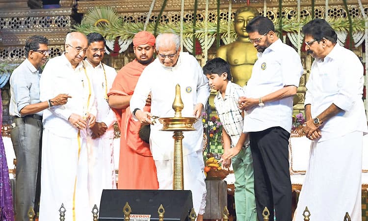 Mangaluru: ಆತ್ಮ , ಪರಮಾತ್ಮನ ನಡುವಿನ ಸೇತುವೆ ಭಜನೆ: ಶ್ರವಣಬೆಳಗೊಳ ಶ್ರೀ