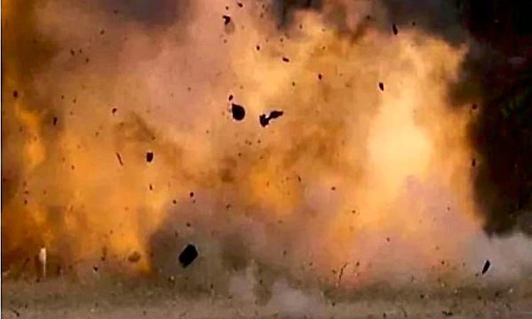 Kerala: ರಸ್ತೆ ಬದಿಯಲ್ಲಿ ಅನಾಮಧೇಯ ವಸ್ತು ಸ್ಫೋಟ: ಬಾಲಕನಿಗೆ ಗಂಭೀರ ಗಾಯ