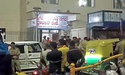 Bengaluru: ಓಂ ಶಕ್ತಿ ಮಾಲಾಧಾರಿಗಳ ಮೇಲೆ ಕಲ್ಲು ತೂರಾಟ ಪ್ರಕರಣ; ಪರಿಸ್ಥಿತಿ ನಿಯಂತ್ರಣ