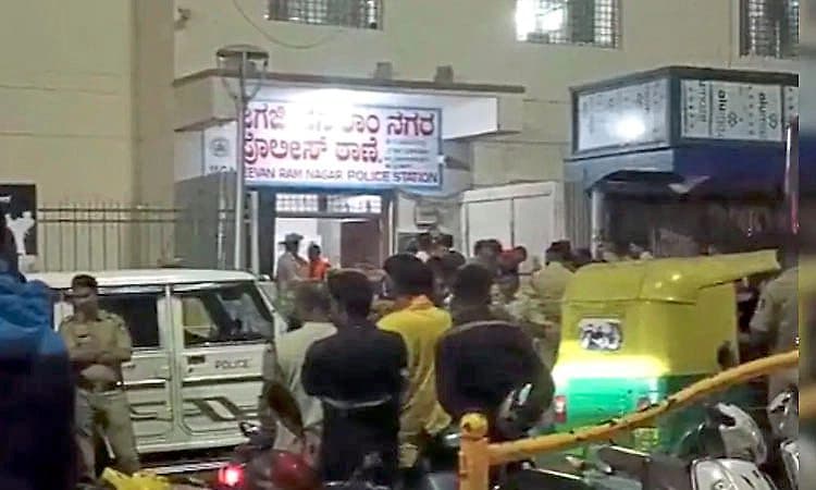 Bengaluru: ಓಂ ಶಕ್ತಿ ಮಾಲಾಧಾರಿಗಳ ಮೇಲೆ ಕಲ್ಲು ತೂರಾಟ ಪ್ರಕರಣ; ಪರಿಸ್ಥಿತಿ ನಿಯಂತ್ರಣ