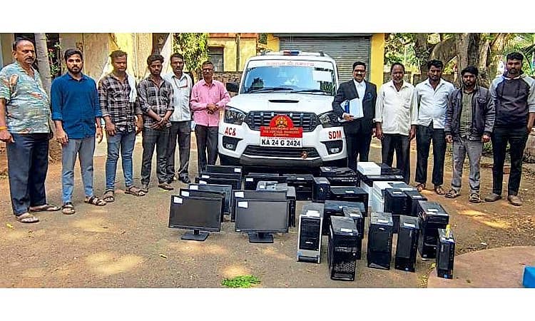 Bailhongala; ಪರಿಹಾರ ವಿಳಂಬ: ಉಪವಿಭಾಗಾಧಿಕಾರಿಗಳ ವಾಹನ, ಕಂಪ್ಯೂಟರ್ ಗಳ ಜಪ್ತಿ