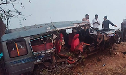 ರೋಣ; ಭೀಕರ ಅಪಘಾತದಲ್ಲಿ ಮೂವರು ಮಹಿಳೆಯರು ಸ್ಥಳದಲ್ಲೆ ಸಾವು