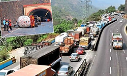 Mumbai-Pune Expressway: ಬರೋಬ್ಬರಿ 32 ಗಂಟೆಗಳ ಬಳಿಕ ಸುಗಮಗೊಂಡ ಸಂಚಾರ