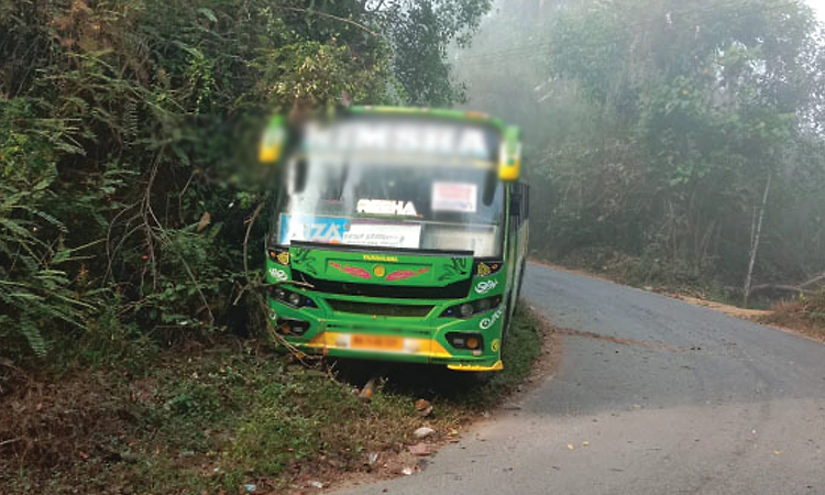 ಬಸ್‌ ಬ್ರೇಕ್‌ ಫೇಲ್‌: ಅಪಾಯ ಅರಿತ ಬಸ್ಸು ಚಾಲನನ ಜಾಣ್ಮೆ ನಡೆಯಿಂದ ತಪ್ಪಿದ ಭಾರಿ ಅನಾಹುತ