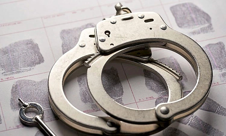 ವಿದ್ಯಾರ್ಥಿಗಳನ್ನು ಗುರಿಯಾಗಿಸಿ ಗಾಂಜಾ ಮಾರಾಟಕ್ಕೆ ಯತ್ನ; ಐವರು ಡ್ರಗ್ ಪೆಡ್ಲರ್ ಗಳ ಬಂಧನ