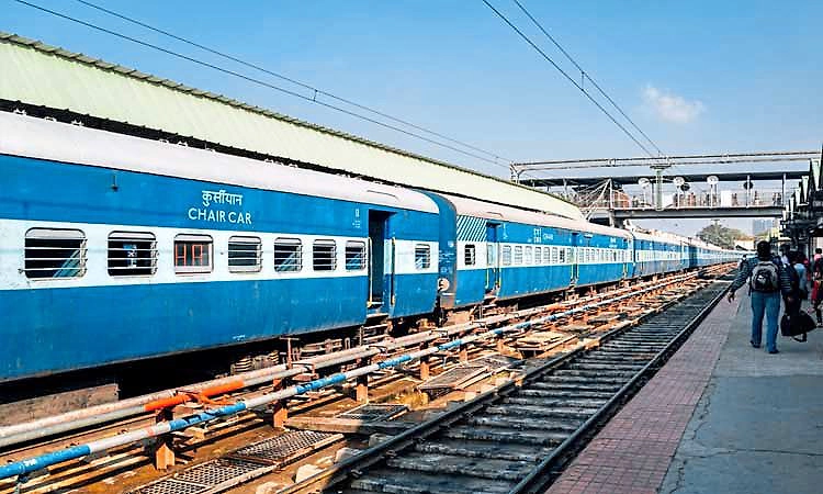 ಆರ್‌ಎಸಿ ಪ್ರಯಾಣಿಕರಿಗೆ ಅರ್ಧ ಹಣ ಹಿಂದಿರುಗಿಸಿ: ಸಂಸದೀಯ ಸಮಿತಿ